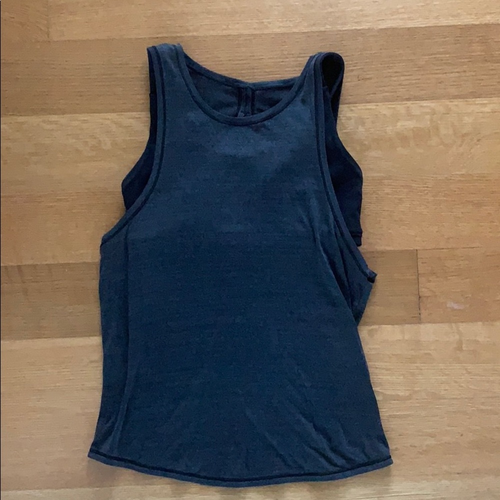 Lululemon Twist and Reach Tank Top w Built in Bra - Picture 3 of 6